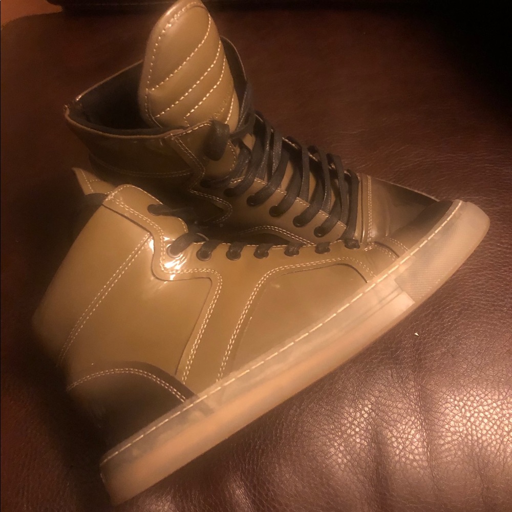 Kenneth Cole, fair condition men sneakers!